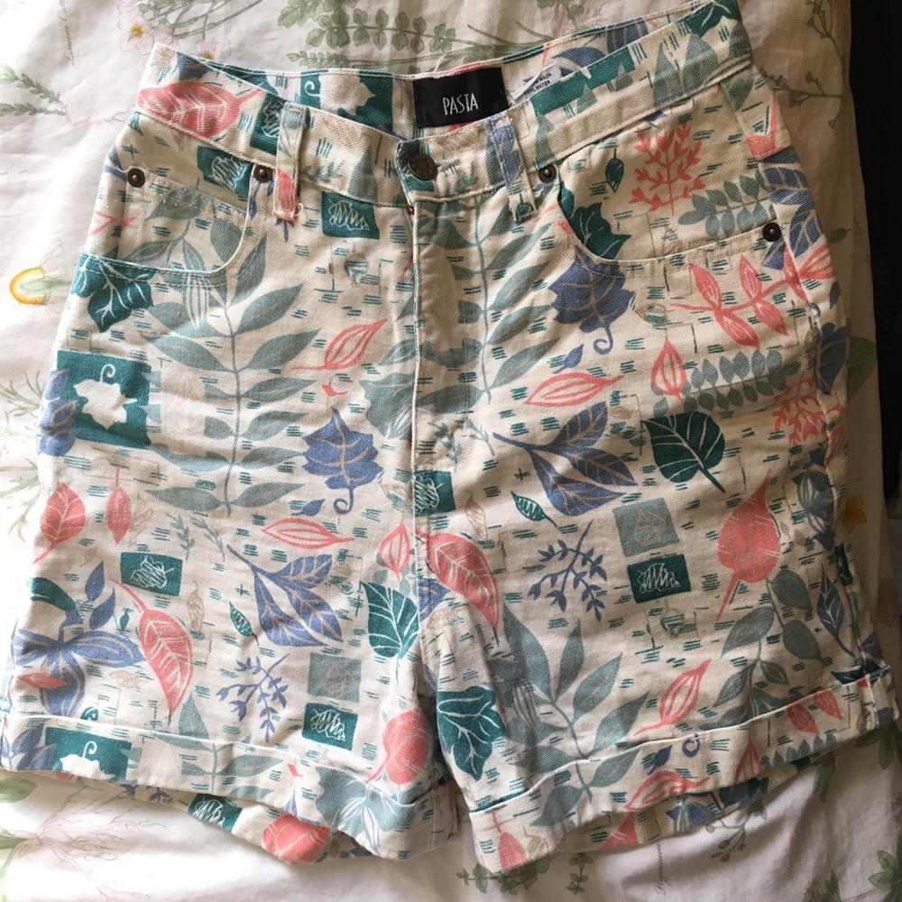 adorable patterned high waisted jean shorts